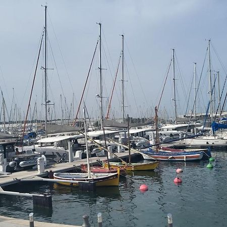 Adorable Petit Appartement Avec Magnifique Vue Sur Le Port De Canet Exterior photo