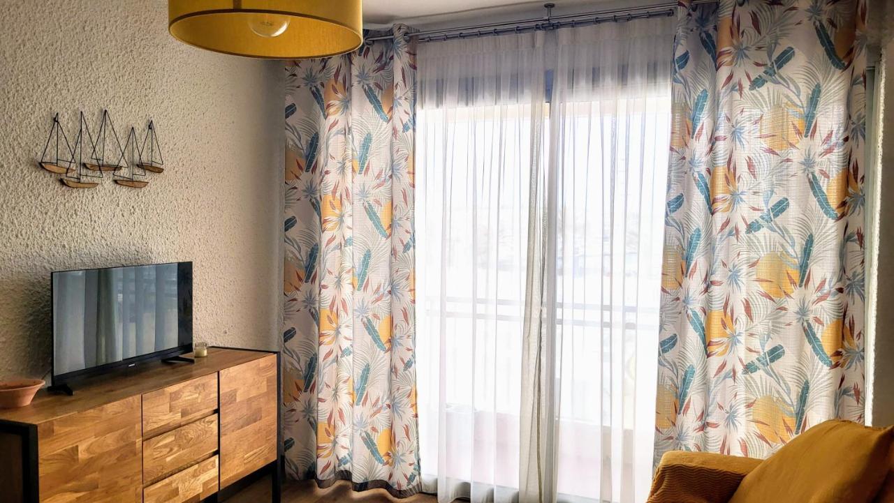 Adorable Petit Appartement Avec Magnifique Vue Sur Le Port De Canet Exterior photo